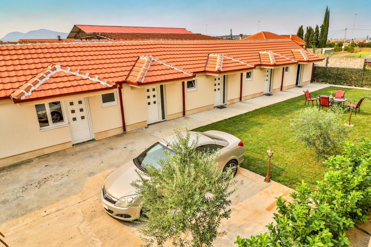 Simo Apartments Airport Podgorica Exterior foto